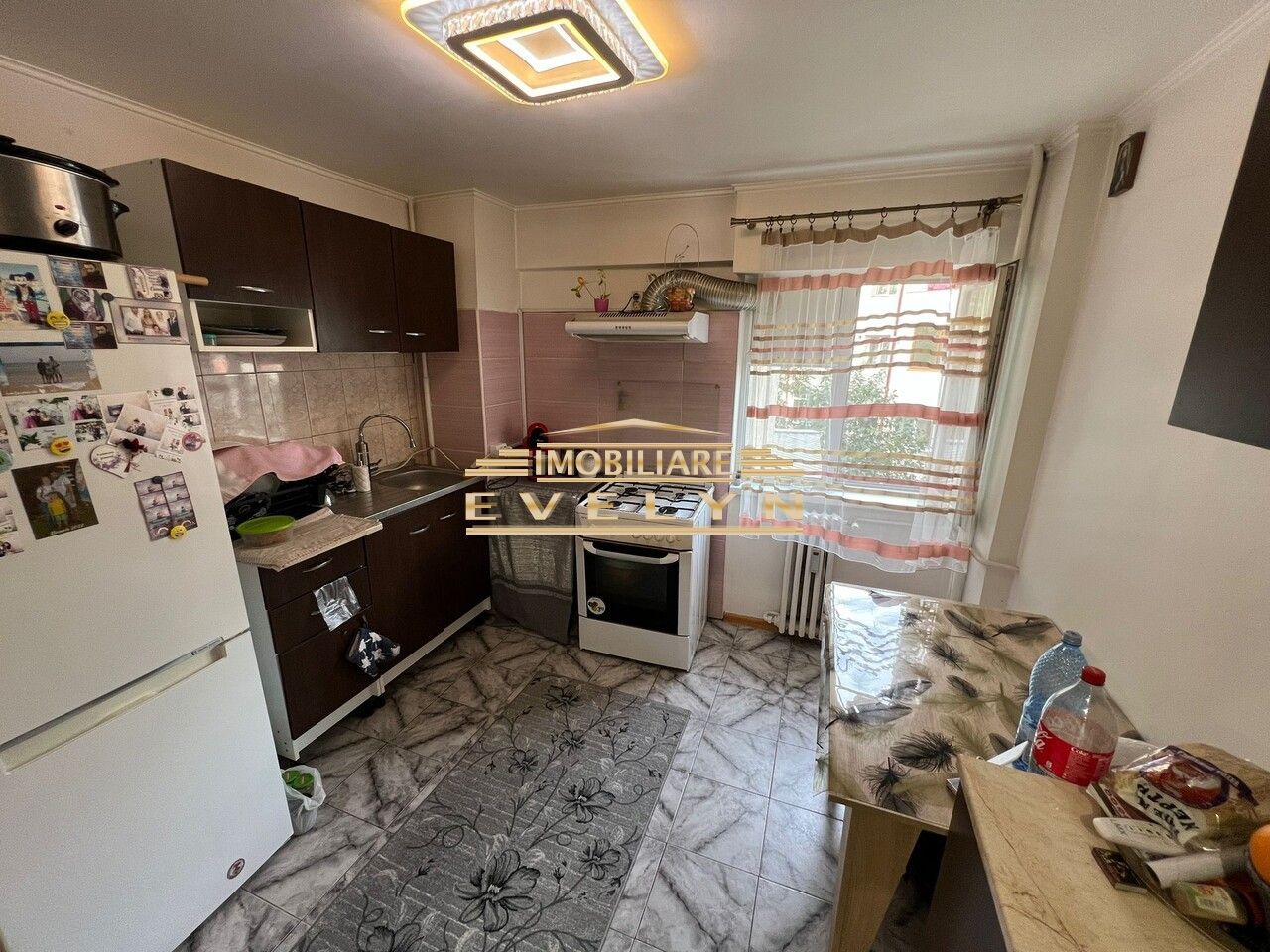 De vanzare apartament 4 camere, etaj 2, Str. Calea Nationala ( Farmacia Husac ) - Poză 2