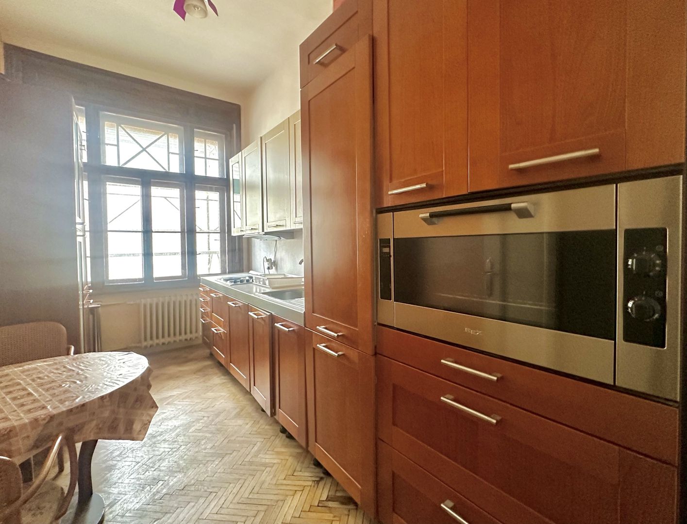 Apartament cu 3 camere de închiriat în Piața Victoriei - Poză 6