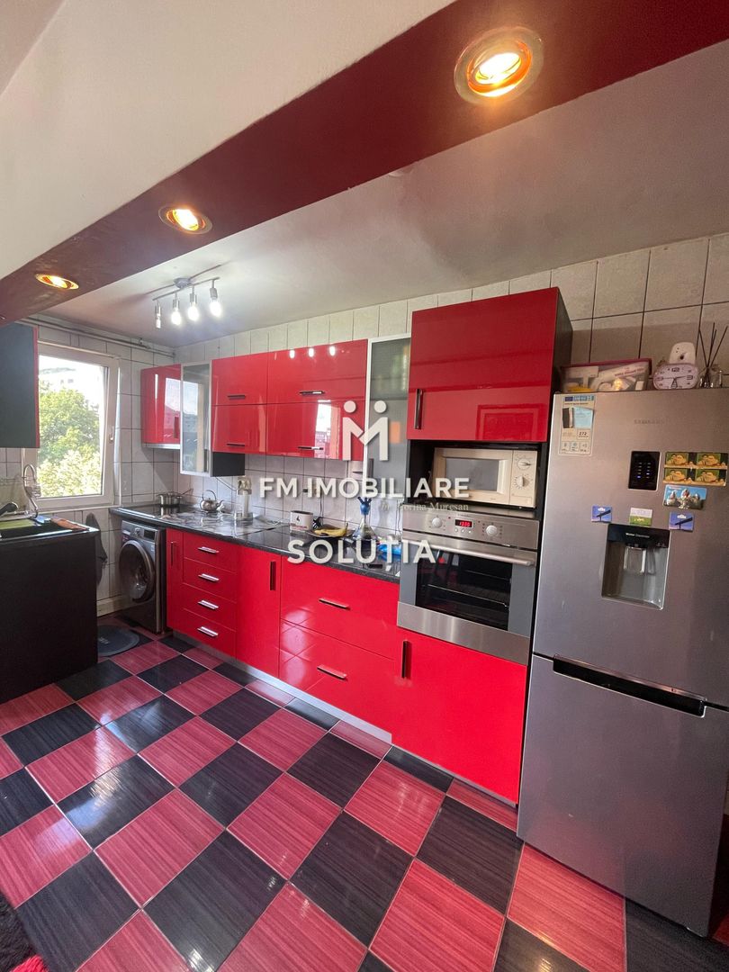 Apartament 3 camere de vanzare in zona Euromedica - Poză 1