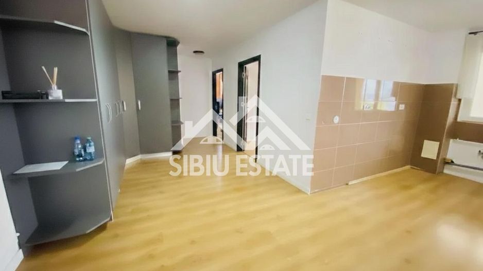 Apartament de vanzare cu 3 camere spatios s.u. 81.3mp-Super pret - Poză 2