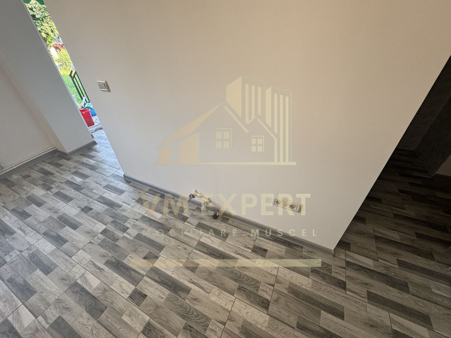 SPAȚU COMERCIAL 34 MP CAMPULUNG VIZAVI DE CENTRU MEDICAL CLUBUL SANATĂȚII - Poză 12