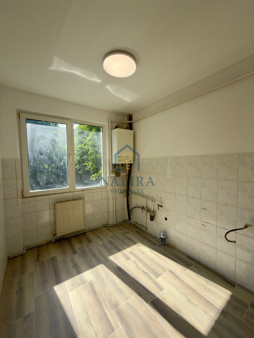 Apartament cu 3 camere et 1 + garaj - Poză 3