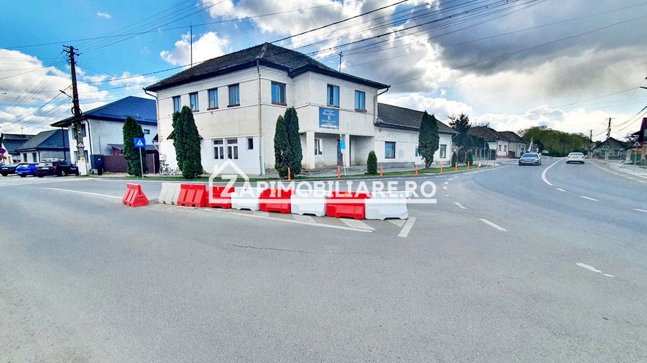 Spatiu Comercial  11 camere,370 mp utili,960 mp teren - Poză 1