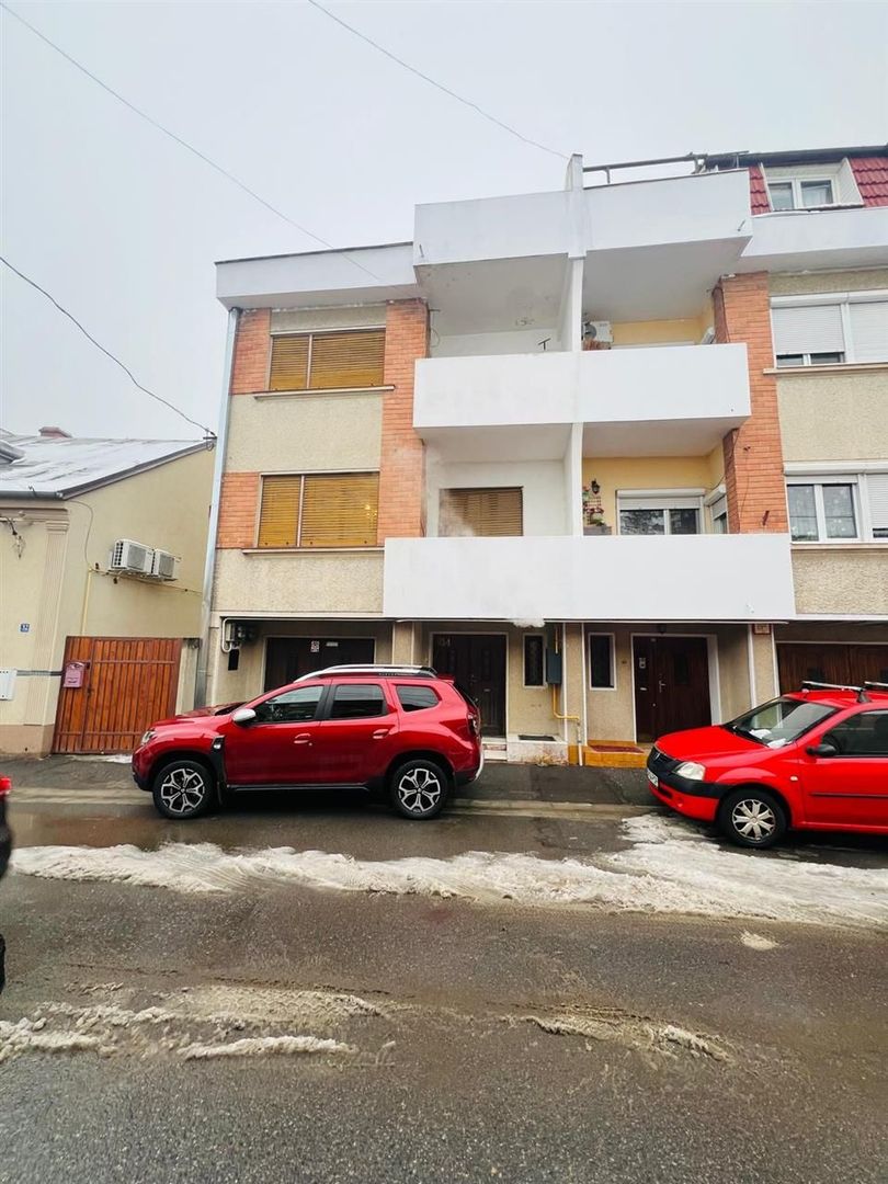 Duplex cu 5 camere in zona centrala - Poză 1