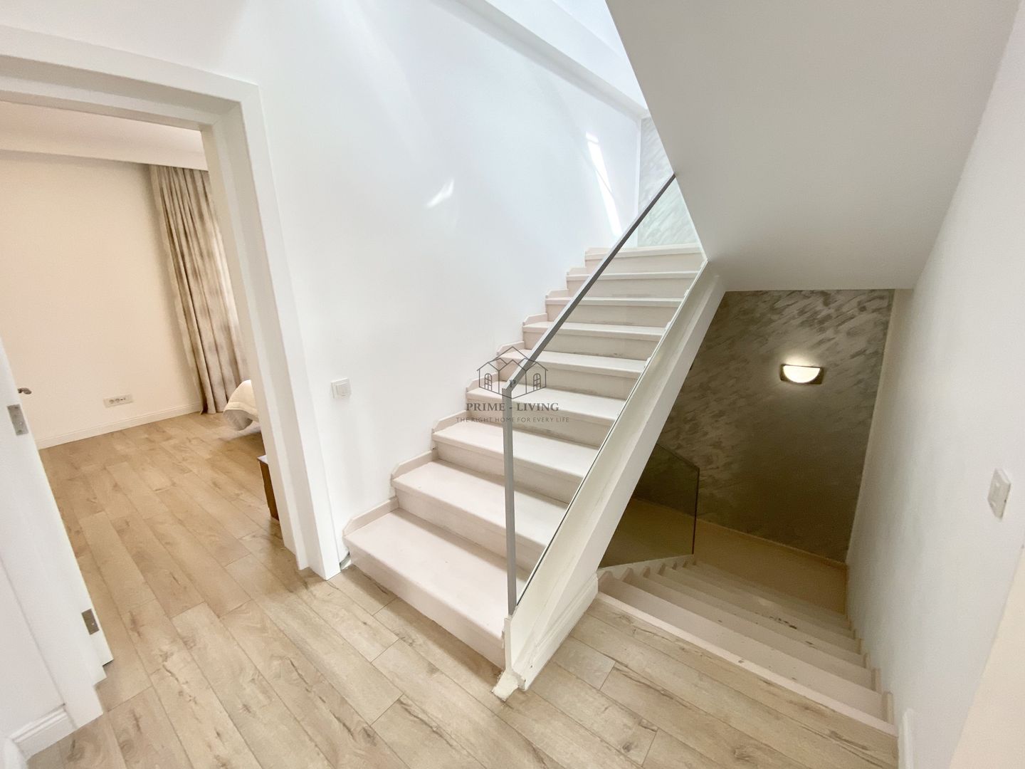 VILA SPATIOASA CU 5 CAMERE LA INCHIRIERE IN COMPLEX REZIDENTIAL - Poză 9