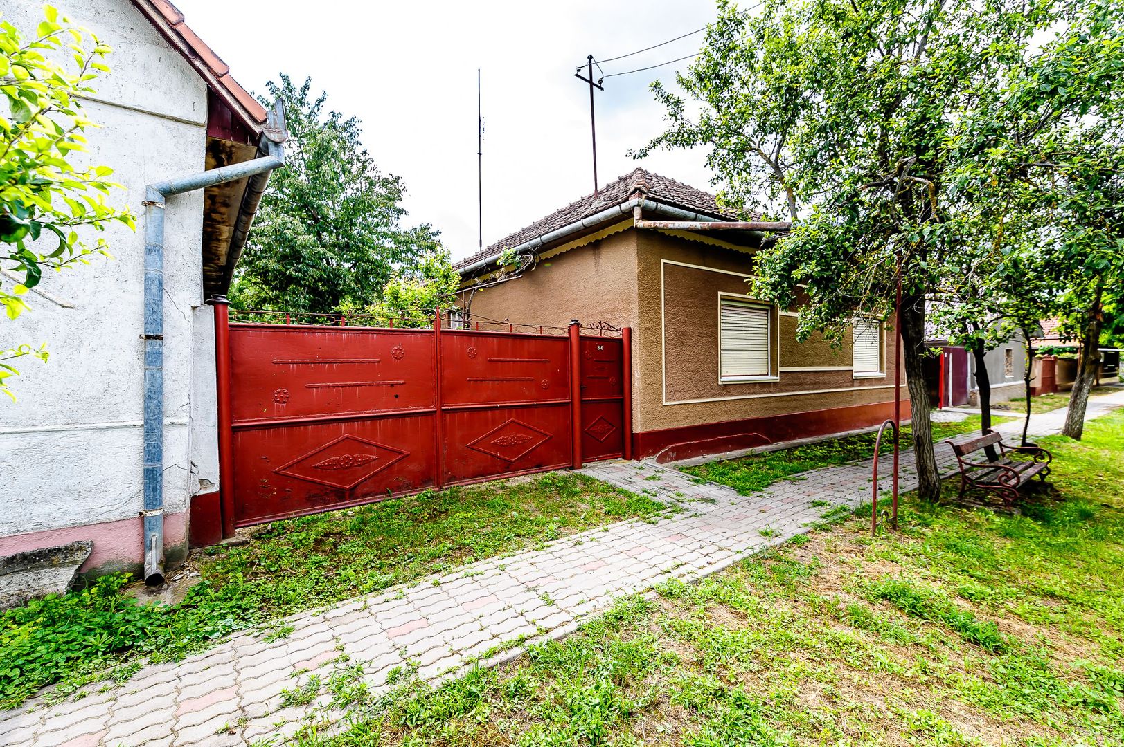 Casă cu 3 camere Peregul Mic - Poză 1
