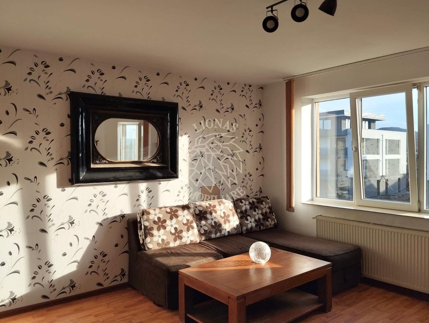 Apartament 90 mp+2 balcoane-etaj 1-curte, parcare-C. Moldovei - Poză 2