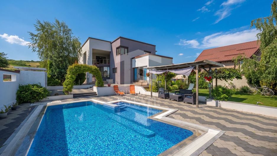 Vilă 342 mp cu piscină și 800 mp teren / 4 dormitoare / Pleașa - Poză 50