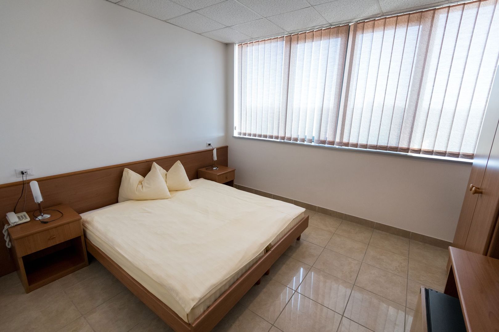 Cladire comerciala birouri Lugoj - Poză 6