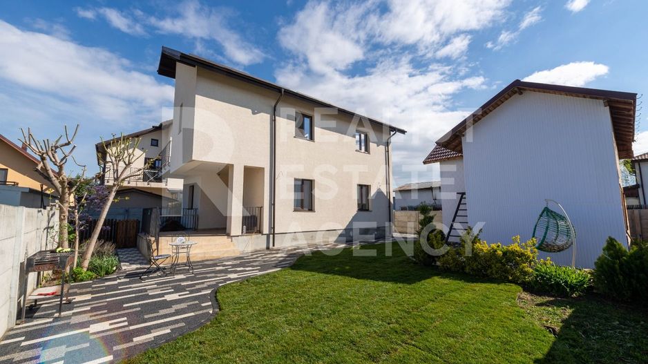 Vila in Tunari cu garaj si spatii de depozitare - Poză 30