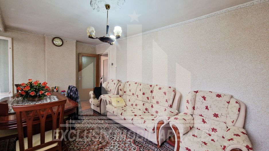 Apartament cu 3 camere decomandate in Cetate - Poză 2