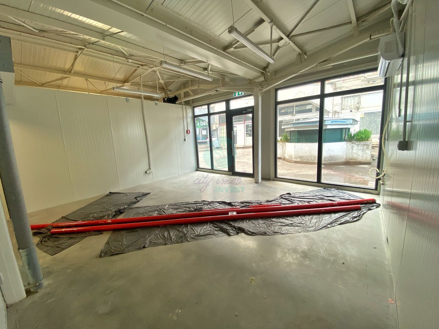 Spatii comerciale de inchiriat, Piata Delfinului - Poză 1