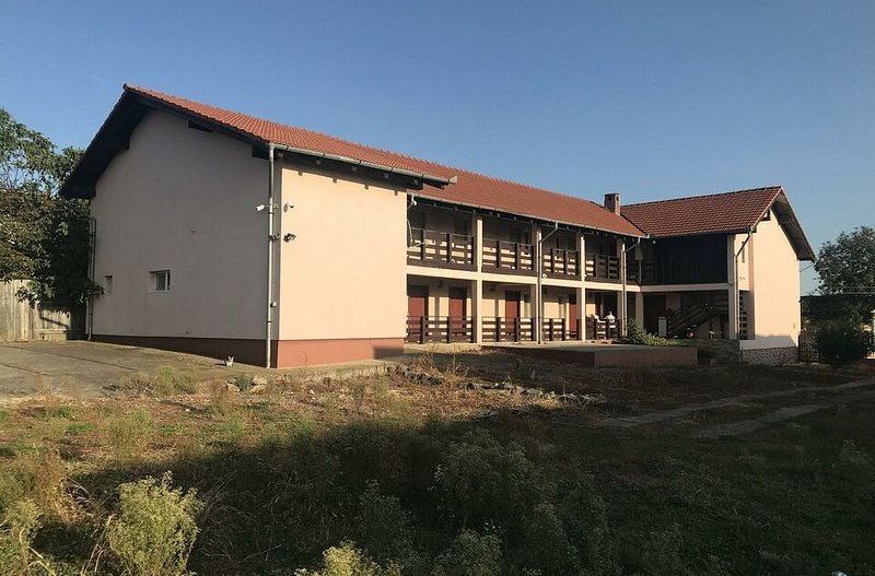 Oportunitate de investitie, o cladire D+P+M rustica in comuna Pischia - Poză 3