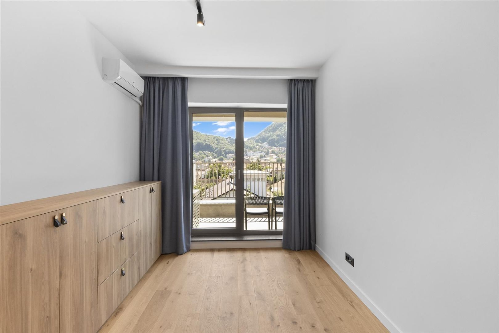 Apartament 25 cam Premium Central | Parcare Subterana si Utilitati incluse - Poză 12