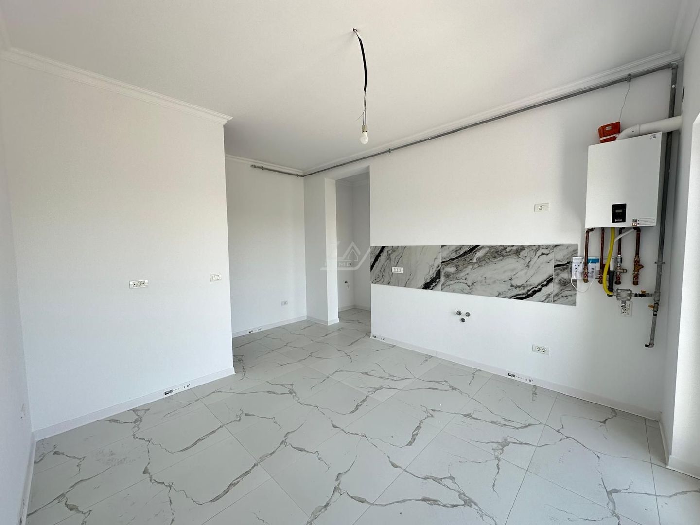 Bloc la asfalt. Gradina 63 mp. 2 locuri de parcare. - Poză 3