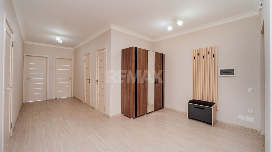 De vinzare Apartament 2 camere si balcon + living cu logie - Poză 19