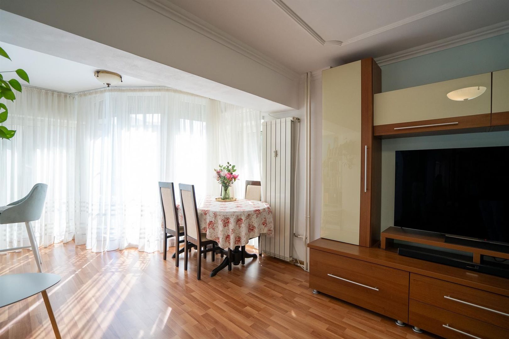 Apartament 3 camere tip U Dacia - Poză 4