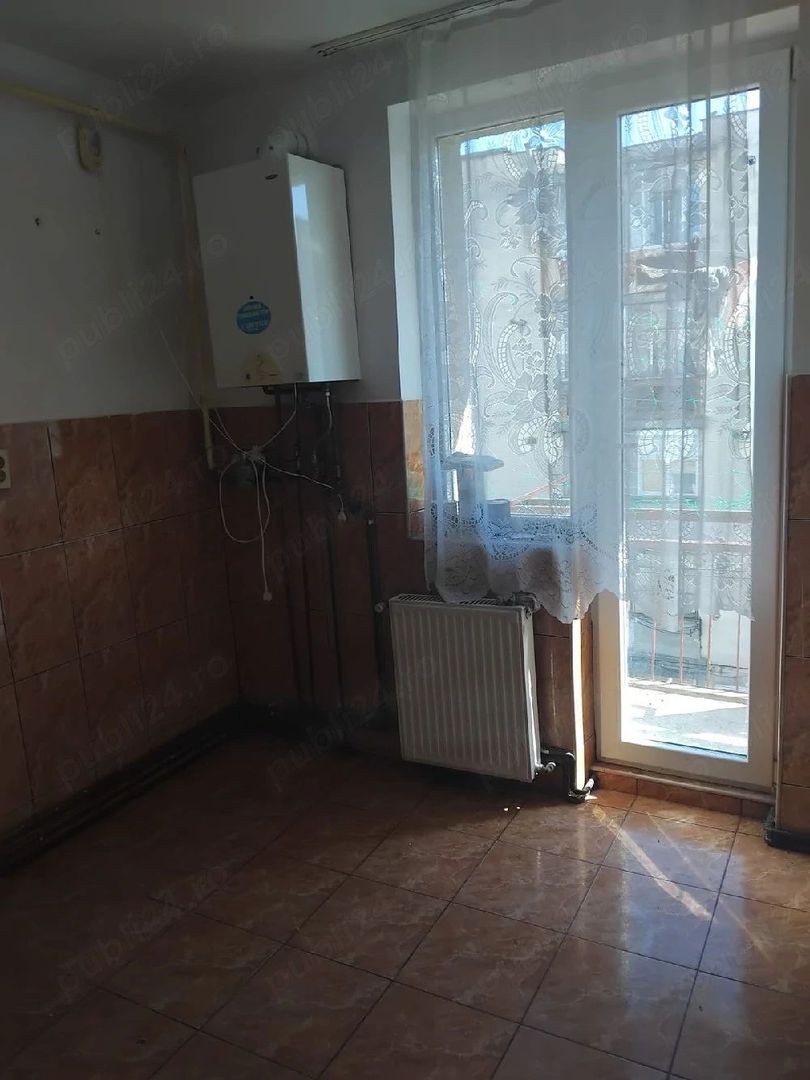 BRASADAS vinde garsoniera 37 mp. la etajul 3 pe Ostrovului. - Poză 2