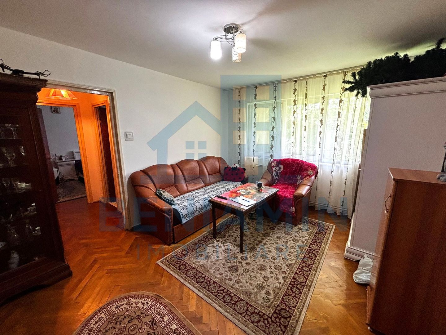 Apartament-2-Camere-Semidecomandate-47mp-Utili-Parcare-Centru-Civic - Poză 1