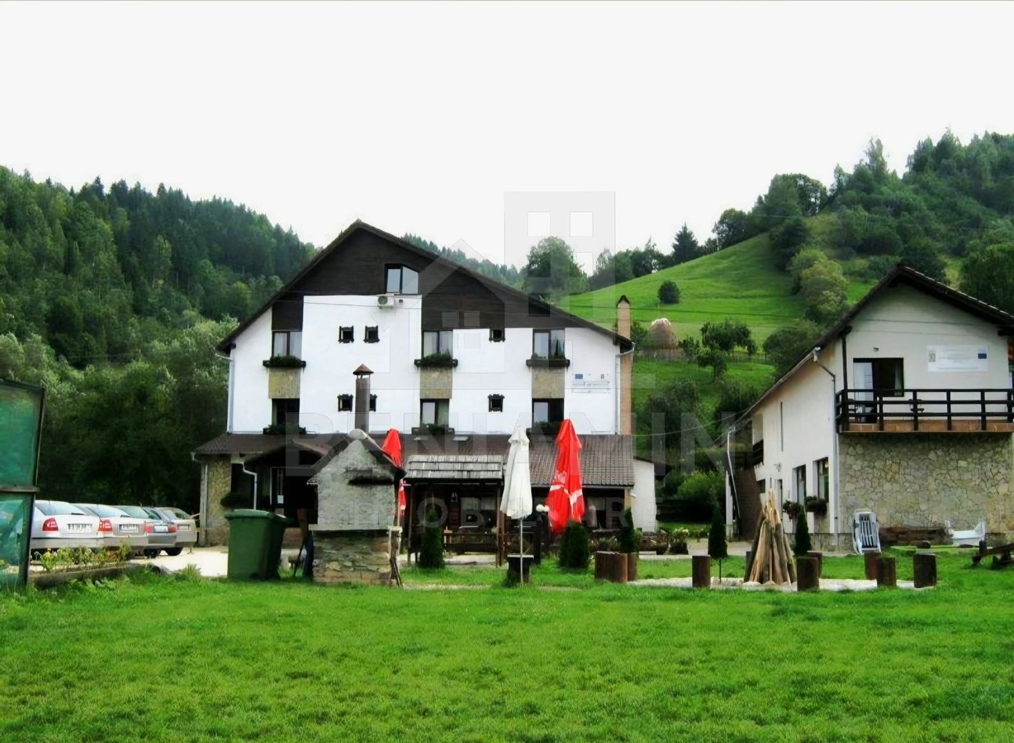 Pensiune Moieciu - 3000mp Teren - 12 Camere Plus Restaurant - Brasov - Poză 1