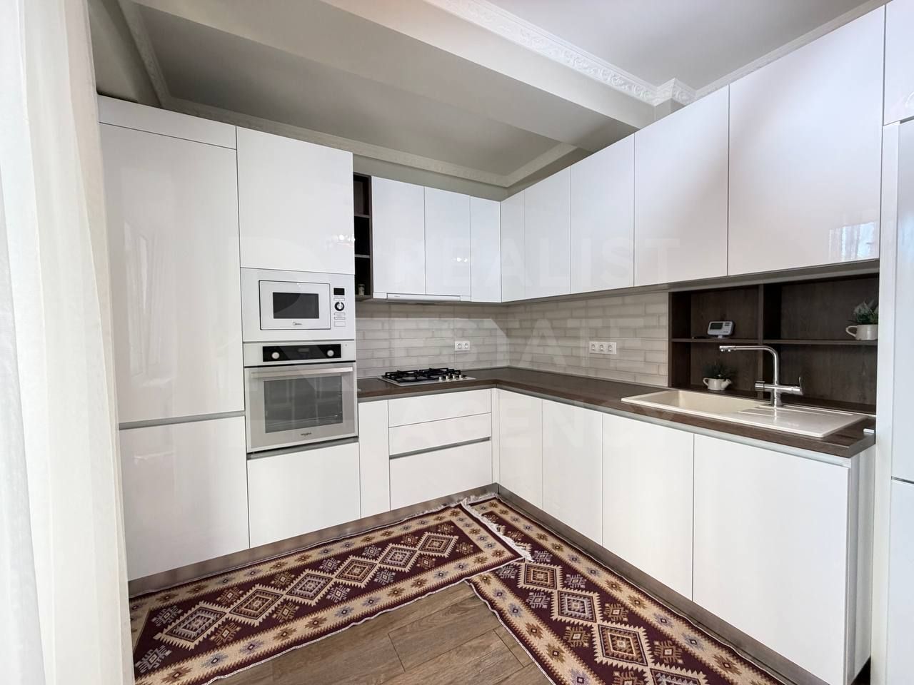 Chirie, apartament 2 camere, 70 mp, str. Alba Iulia, Buicani - Poză 2