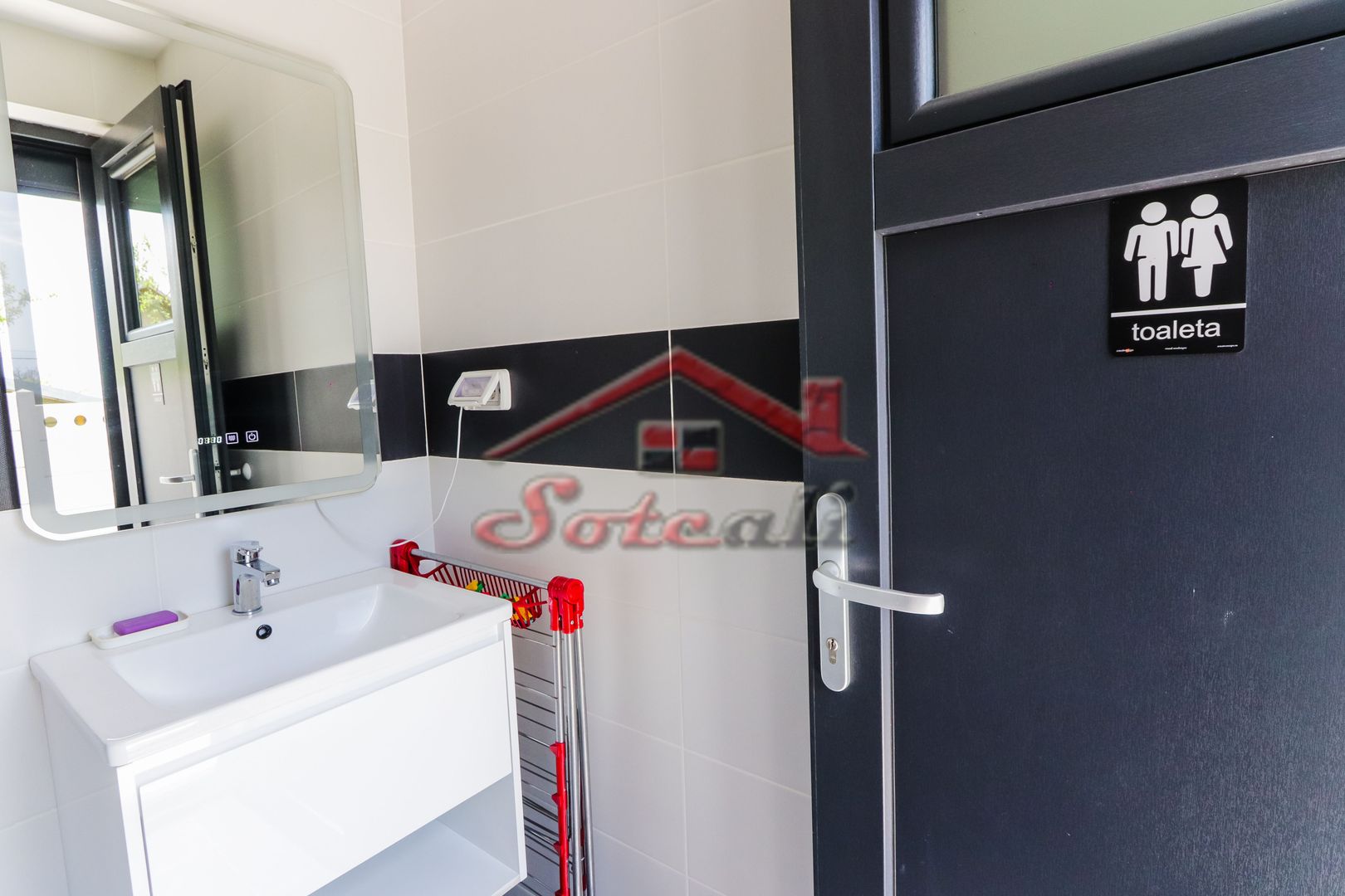 VILĂ MODERNĂ DE LUX CU PISCINĂ, FOTOVOLTAICE ȘI FOIȘOR – BREAZA - Poză 16