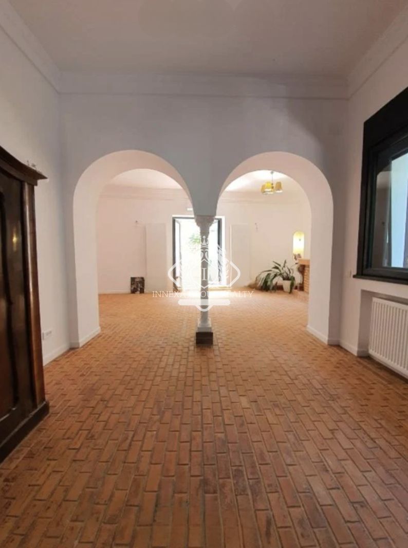 Dacia | Vila interbelică 7 camere | 2 curți amenajate | 4 locuri de parcare - Poză 2