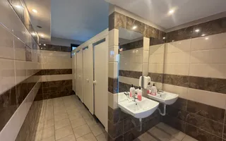 Proprietate unică de vânzare – piscină, restaurant, terasă - Poză 11