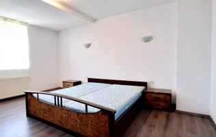 Oferim spre inchiriere, Apartament spatios, 4 camere, pentru locuit sau Firme
