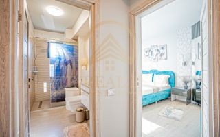 Răsărit peste mare, apus peste lac – apartament premium în Mamaia - Poză 7