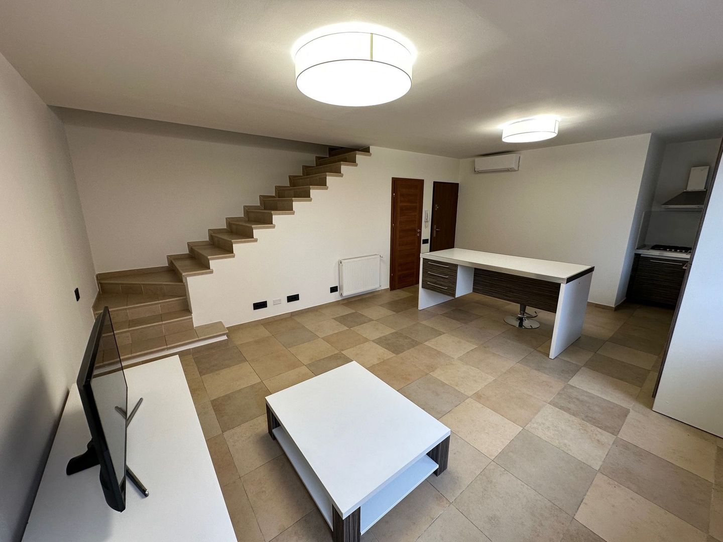 Apartament cu 3 camere de închiriat Dumbravita - Poză 5