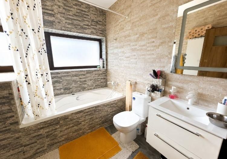 Duplex spațios, complet mobilat, într-o zonă liniștită, lângă râu - Poză 7