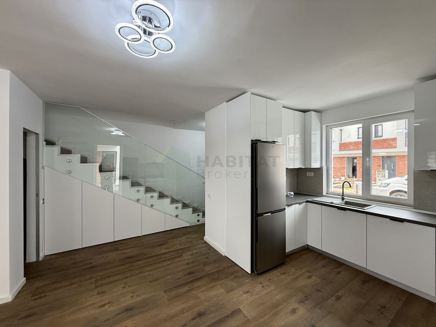 Vilă de închiriat în Tunari – 4 camere | curte proprie | disponibilă imediat - Poză 2