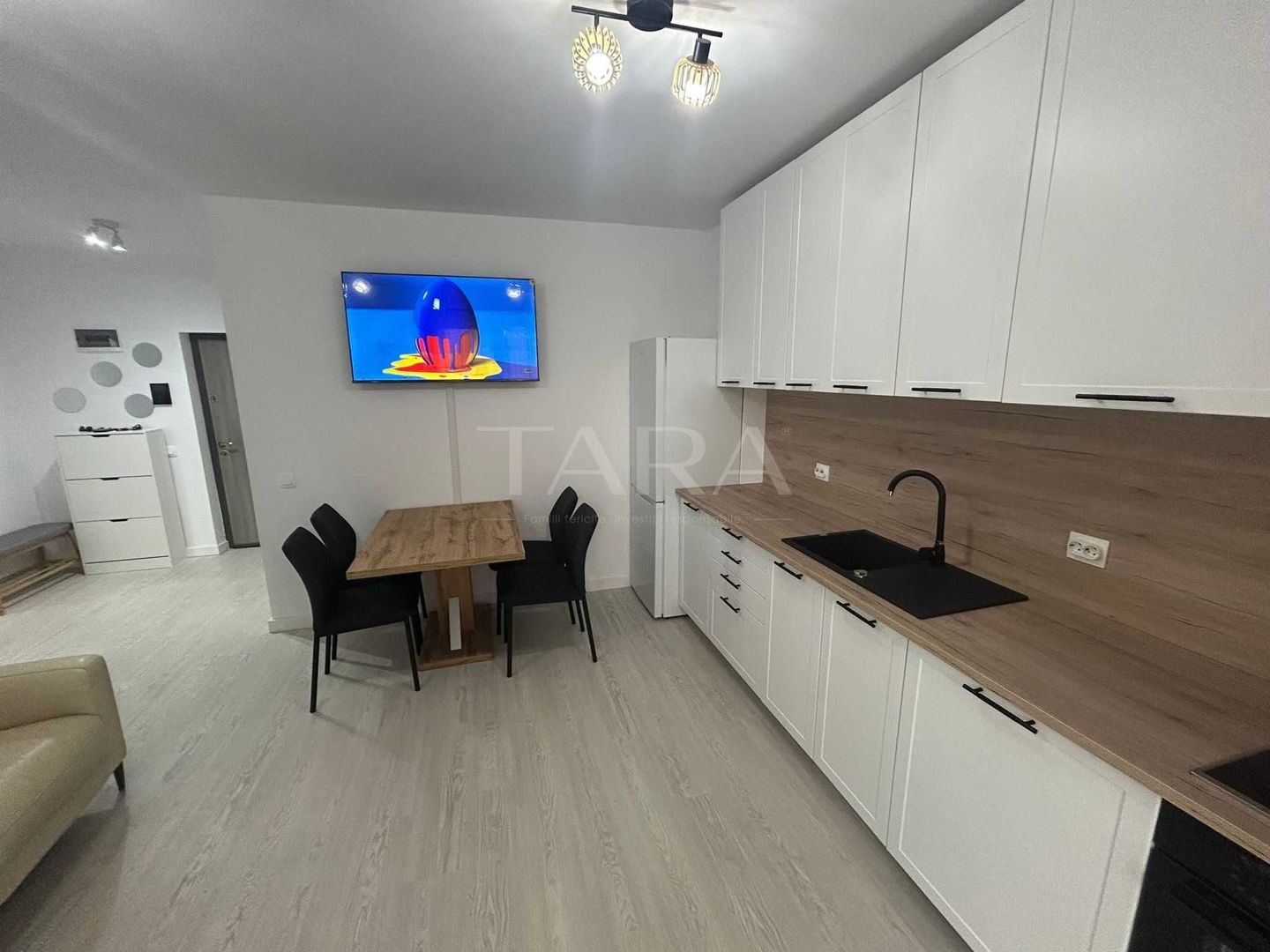 Apartament spațios cu 3 camere, parcare subterană și boxă, Chinteni. - Poză 2
