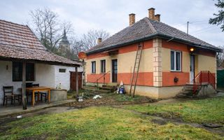 Casă din cărămidă | Teren 2000 mp|Anexe tradiționale | Bojt - Poză 1