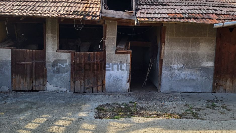 Casa de vanzare pentru 2 familii 5 camere 482mp - Poză 6