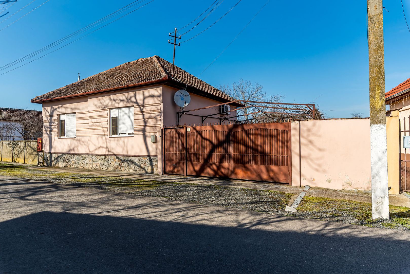 Casa ideală pentru familie: școală la 3 min. Zonă foarte liniștită. - Poză 2