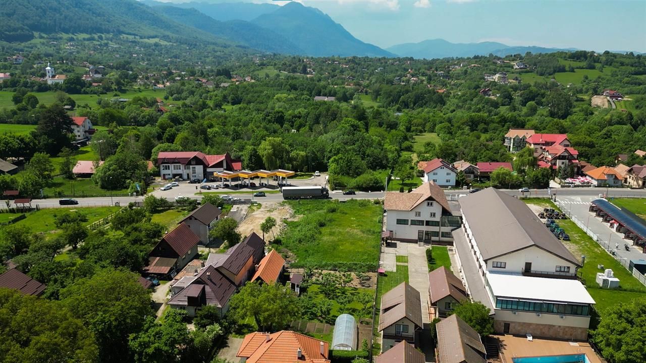Teren intravilan,cu utilitati, front stradal apreciabil - Poză 3