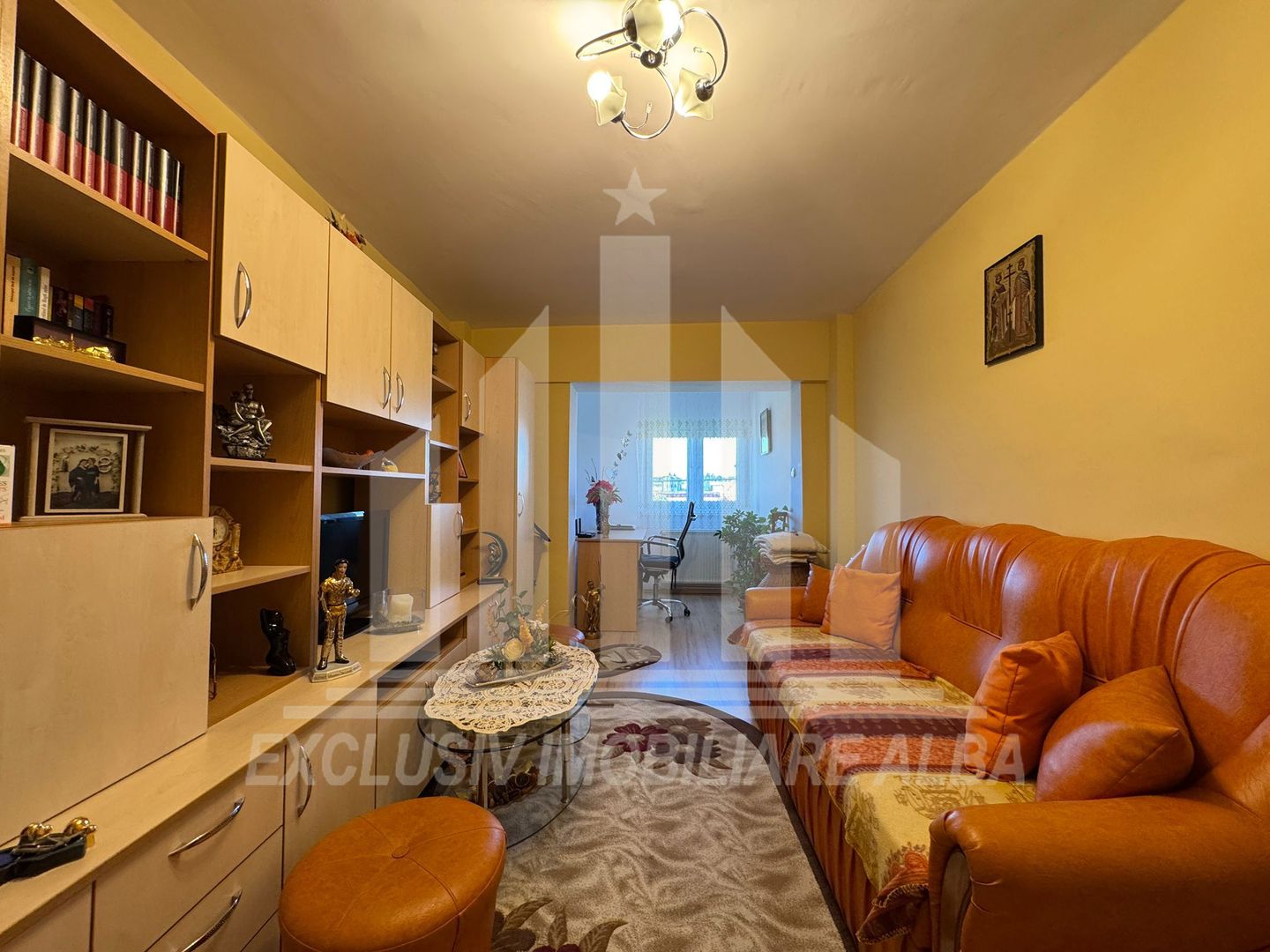 Apartament cu 3 camere decomandate, etaj 2, Centru - Poză 1