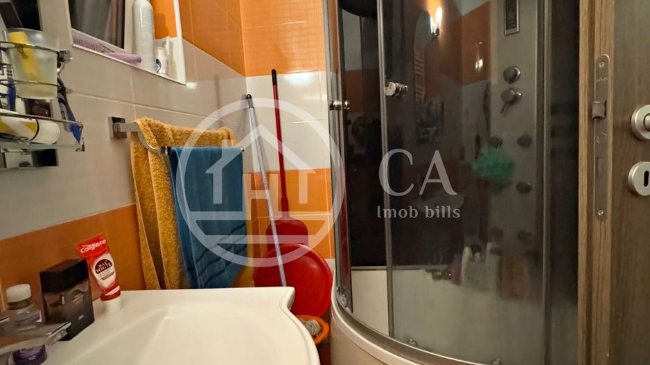 Apartament cu 3 camere de vanzare in zona Rogerius Oradea - Poză 9