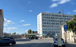 Patru spatii comerciale + locuinta + teren construibil / zona Centrala - Poză 2