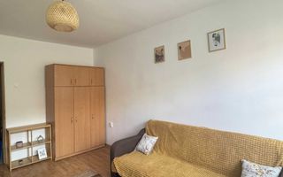 Garsonieră curată și spațioasă de închiriat în Podu Roș, Iași - Poză 3