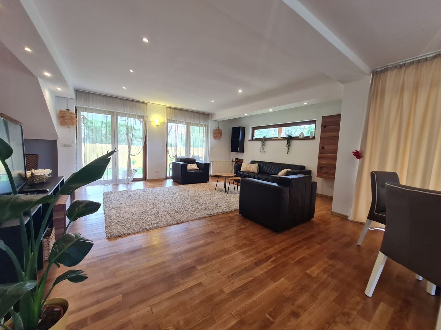 Vila spațioasă și recent renovată în Ghiroda! - Poză 54