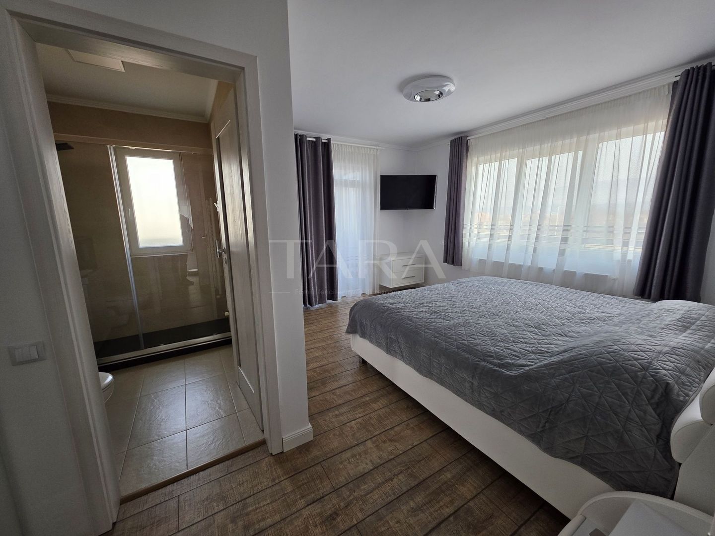 Apartament 3 camere la cheie, zona Terra. - Poză 5