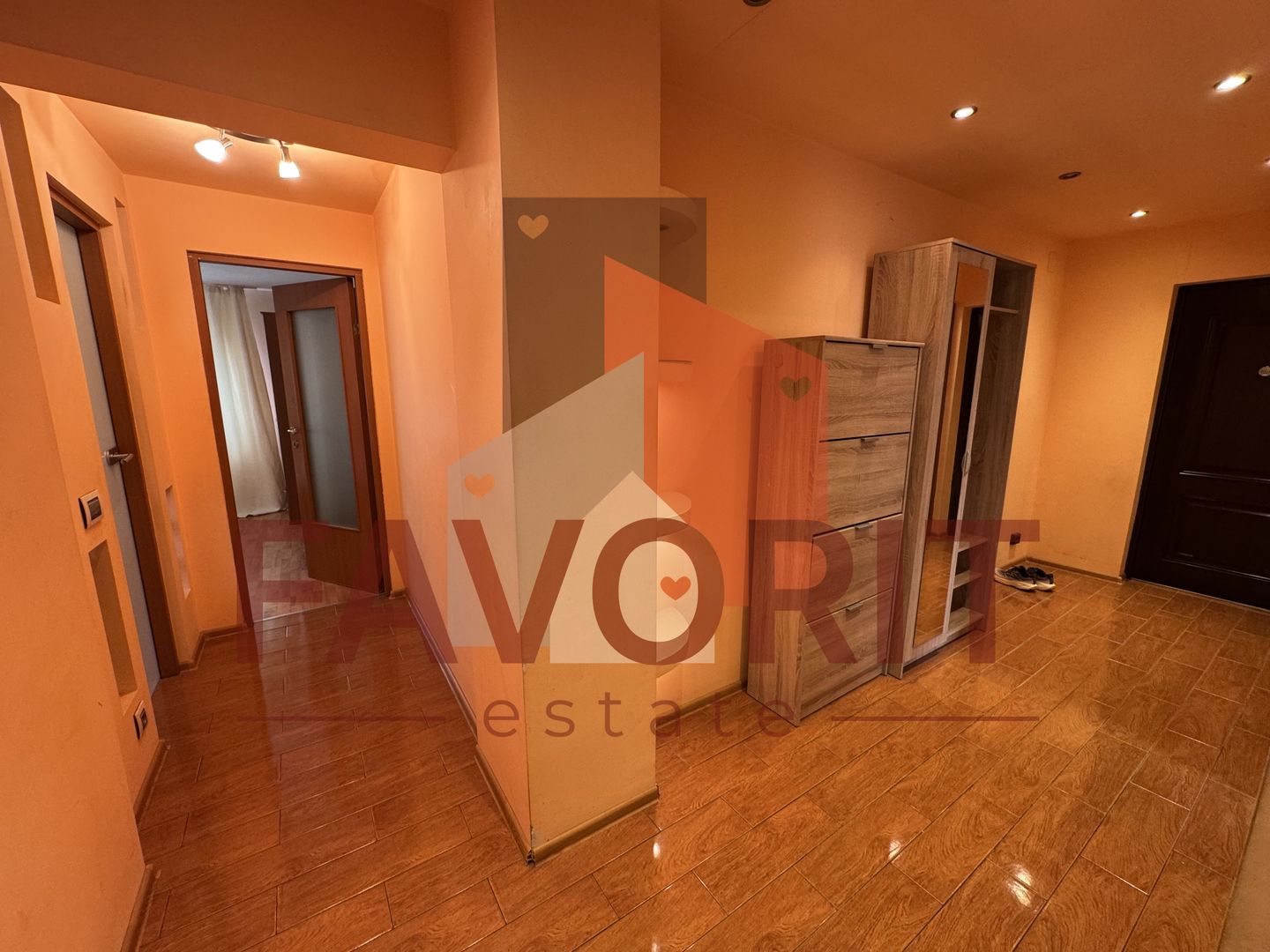 Disponibil imediat. Etaj 1. Centrala proprie. Vedere pe 2 parti. - Poză 5