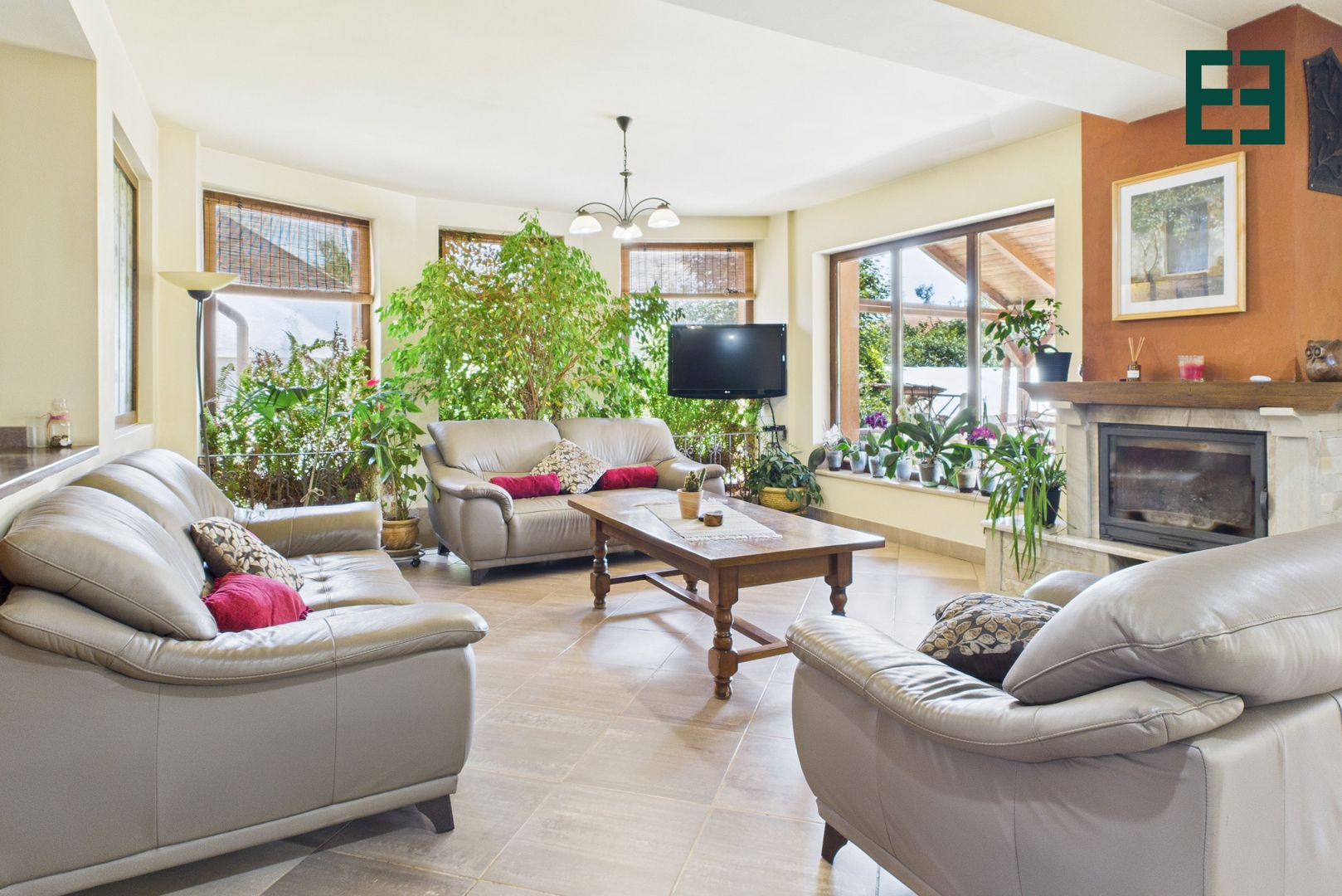 Vilă cu 6 camere - Zona Subcetate - Arad - Poză 4