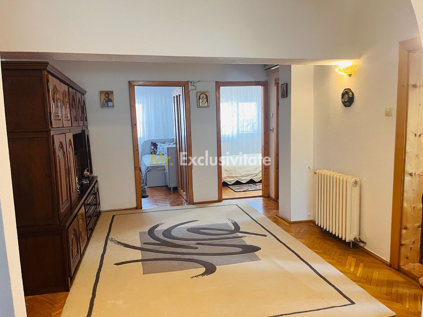 Apartament ultracentral, 3 camere, cu priveliste impresionanta, langa Mercur - Poză 1