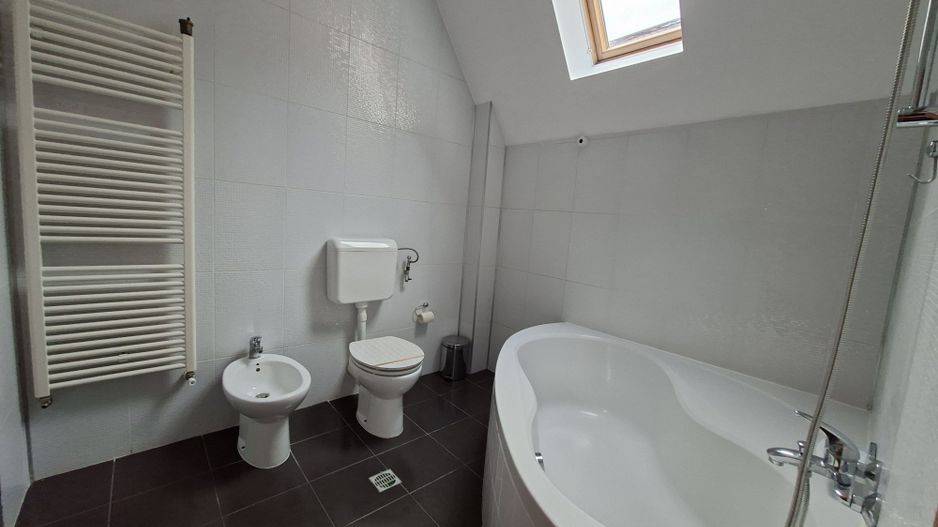 Vilă luminoasă I Gradina mare si loc de joacă privat I Iancu Nicolae - Poză 23