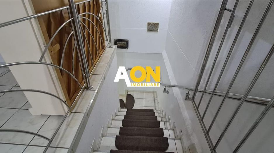 Casa pentru 2 familii, 7 Camere, 2 Garaje, 1500MP Teren - Poză 13