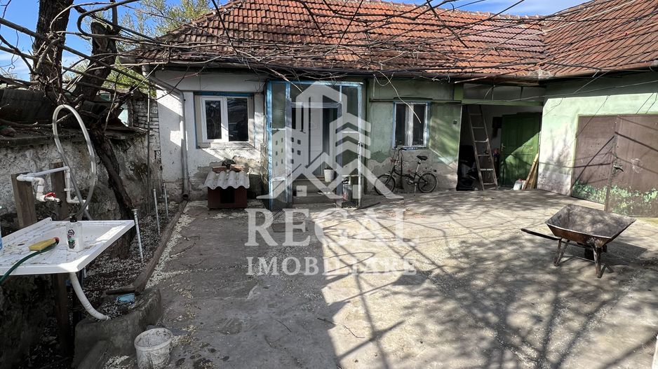 Casă de vânzare în Călanul Mic –  2 clădiri, curte, grădină, garaj - Poză 16